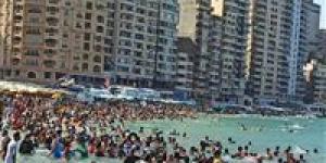 بالبلدي : شواطئ الإسكندرية تستقبل روادها بعد انتهاء الامتحانات