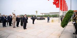 بالبلدي : السيسي يزور النصب التذكاري للجندي المجهول بميدان ”تيانانمن” بالعاصمة الصينية بكين
