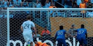 بالبلدي: الهلال
      يكرس
      عقدة
      «الشباك
      النظيفة»
      للريال
      أمام
      الفرق
      العربية
      بكأس
      العالم
      للأندية