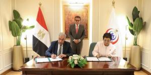 بالبلدي : وزير
      الصحة
      يشهد
      توقيع
      بروتوكول
      بين
      الوزارة
      وغرفة
      مقدمي
      الرعاية
      الصحية
      بالقطاع
      الخاص
      لتطبيق
      مبادرة
      «الألف
      يوم
      الذهبية»