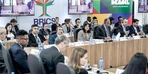 بالبلدي: الطالب
      أدهم
      حسنين
      يمثل
      الجامعة
      الألمانية
      بالقاهرة
      في
      قمة
      شباب
      البريكس
      بالبرازيل