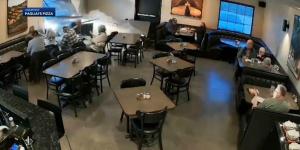 بالبلدي: شاهد ما حدث لرواد مطعم بيتزا بعد اختراق شاحنة جدار المبنى