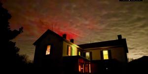 بالبلدي: الشفق القطبي يُضيء سماء الولايات المتحدة من تكساس إلى فلوريدا