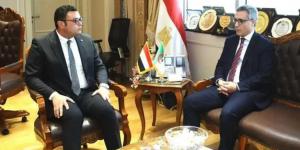 وزير
      الإسكان
      يستقبل
      سفير
      الجزائر
      بالقاهرة
      لبحث
      سبل
      التعاون
      بين
      البلدين