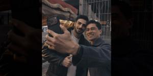 belbalady بائع ذرة وكستناء في تركيا يجذب حشودًا من السياح بشوارع إسطنبول بعد شهرته الواسعة على مواقع التواصل