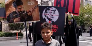 بالبلدي: شعارات الثأر تهيمن على مراسم تشييع خامنئي.. شاهد ما وثقته CNN بطهران