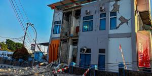 بالبلدي: زلزال بقوة 7.7 درجة يضرب إندونيسيا.. سكان يفرّون ومبانٍ تنهار وسط الهزات