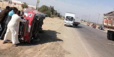 بالبلدي: إصابة 3 أشخاص فى حادث انقلاب سيارة على الطريق الصحراوى الغربى بقنا