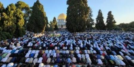 بالبلدي: أوقاف القدس: 125 ألف مصل أدوا صلاة الجمعة الثالثة من رمضان بالمسجد الأقصى