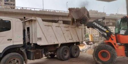 محافظة الجيزة ترفع ٧٠٠٠ طن مخلفات من نهاية شارع المنشية بدائري الهرم