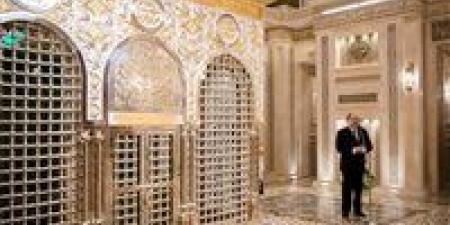 بالبلدي : الضريح مُذهب بأنفس الأحجار الكريمة.. أبرز المعلومات عن مسجد السيدة زينب بعد التطوير