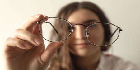 بالبلدي : أعراض قصر النظر الكاذب.. ما هو زوغان البصر؟