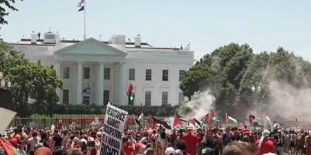 بالبلدي : الآلاف يتظاهرون أمام البيت الأبيض دعمًا لفلسطين.. والشرطة تستخدم الغاز للتفرقة