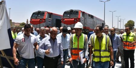 بالبلدي: بالصور.. وزير النقل يتفقد محطة أسوان للسكك الحديدية ويتابع تطوير ورشة أسوان