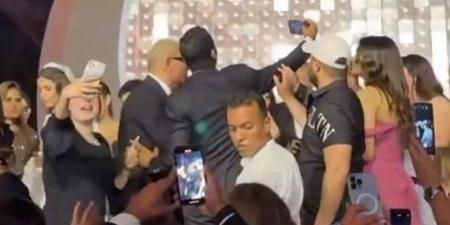 بالبلدي: يحيى الفخراني يعلق على صفع عمرو دياب لأحد معجبيه بالبلدي | BeLBaLaDy