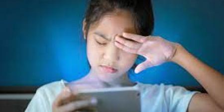 بالبلدي : مخاطر استخدام الهاتف المحمول على الأطفال.. الإدمان أبرزها