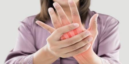 بالبلدي : أسباب التهابات مفصل اليد.. استشاري يُوضح
