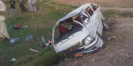 بالبلدي : إصابة 9 أشخاص في انقلاب سيارة ميكروباص بأسيوط| أسماء وصور