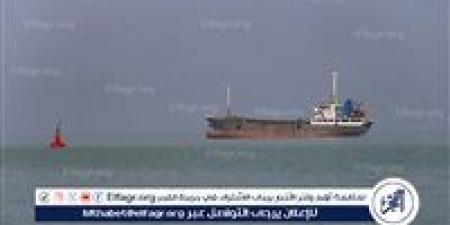 بالبلدي: "رويترز":
      سفن
      قرب
      مضيق
      هرمز
      تتظاهر
      بأنها
      "روسية"
      أو
      "صينية"
      لتفادي
      الهجمات