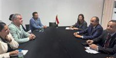 بالبلدي: وزير
      قطاع
      الأعمال
      يعقد
      لقاءات
      مع
      مؤسسات
      تمويل
      وشركات
      أمريكية
      كبرى
      على
      هامش
      قمة
      الأعمال
      الأمريكية
      الأفريقية
      بأنجولا