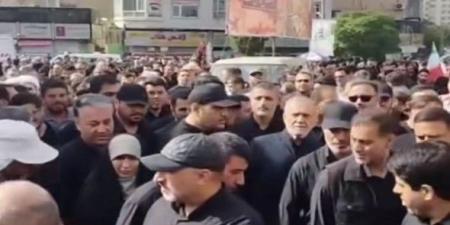 بالبلدي: إيران
      تُشيّع
      قادتها
      العسكريين
      والعلماء
      النوويين
      بعد
      مقتلهم
      في
      مواجهة
      غير
      مسبوقة
      مع
      إسرائيل