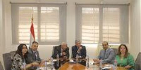 بالبلدي: وزير
      السياحة
      والآثار
      يلتقي
      محافظ
      الوادي
      الجديد
      لتعزيز
      سبل
      التعاون
      المشترك
      وتنشيط
      الحركة
      السياحية
