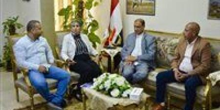 بالبلدي: رئيسا
      جهاز
      السويس
      الجديدة
      والمناطق
      الحرة
      يناقشان
      تطوير
      المنطقة
      الحرة
      للاستثمار
      بعتاقة