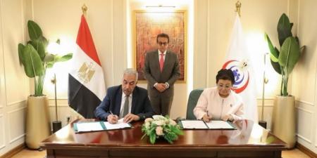 بالبلدي : وزير
      الصحة
      يشهد
      توقيع
      بروتوكول
      بين
      الوزارة
      وغرفة
      مقدمي
      الرعاية
      الصحية
      بالقطاع
      الخاص
      لتطبيق
      مبادرة
      «الألف
      يوم
      الذهبية»