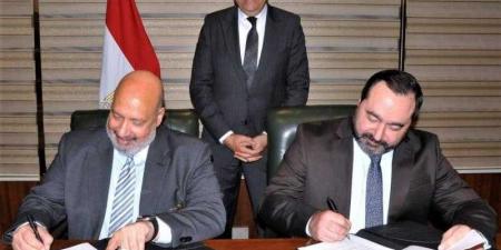 بالبلدي : وزير
      الطيران
      يشهد
      توقيع
      بروتوكولات
      تعاون
      تدريبي
      بين
      شركة
      ”إير
      كايرو”
      وكل
      من
      الأكاديمية
      المصرية
      لعلوم
      الطيران
      وأكاديمية
      مصر
      للطيران
      للتدريب.