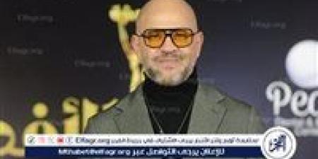بالبلدي: عزيز
      الشافعي
      يوقع
      ثلاثيته
      مع
      الهضبة
      في
      ألبوم
      "ابتدينا"