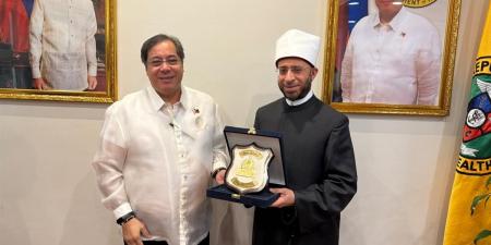 بالبلدي: وزير
      الأوقاف
      يلتقي
      وزير
      الصحة
      الفلبيني
      لبحث
      سُبُل
      التعاون
