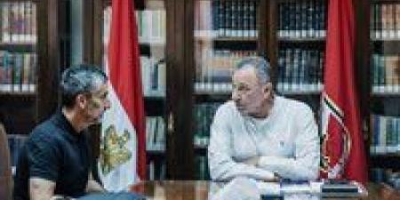 بالبلدي: خوسيه
      ريبيرو
      يرفض
      ضم
      ظهير
      أيمن
      للأهلي