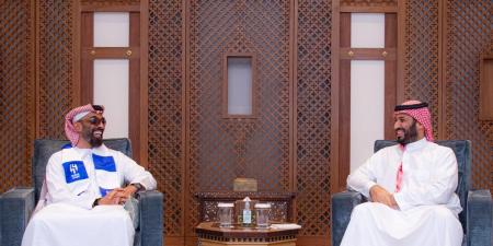 بالبلدي: "الأزرق لايق عليك".. تفاعل على ظهور "وشاح الهلال" بلقاء محمد بن سلمان وطحنون بن زايد في السعودية