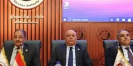 قبل
      ساعات
      من
      الموعد..
      عناوين
      لجان
      تلقى
      أوراق
      الترشح
      لانتخابات
      مجلس
      الشيوخ