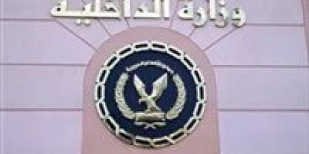 بالبلدي: ملابسات
      فيديو
      تضمن
      سير
      سيارة
      أجرة
      برعونة
      وتلويح
      أحد
      مستقليها
      بسلاح
      أبيض