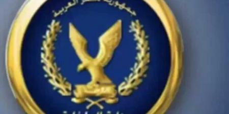 ضبط
      عدد
      من
      قائدى
      السيارات
      لقيامهم
      بالسير
      عكس
      الاتجاه
      بأحد
      الطرق
      بالشرقية