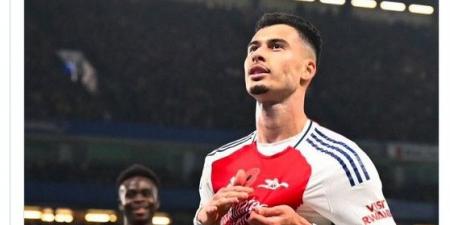 بالبلدي: رومانو:
      النصر
      لم
      يتحرك
      لضم
      مارتينيلي
      ويتفاوض
      لضم
      نجم
      ريال
      مدريد