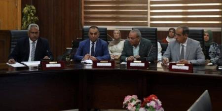 بالبلدي : محافظ
      البحر
      الأحمر:
      استكمال
      مشروعات
      الممشى
      السياحي
      يفتح
      آفاقًا
      جديدة
      للسياحة
      الشاطئية