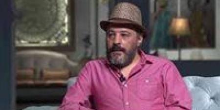 بالبلدي: عمرو
      عبدالجليل
      يسخر
      من
      مها
      الصغير
      بعد
      أزمة
      سرقة
      اللوحات:
      "الستات
      بيعرفوا
      يكدبوا"