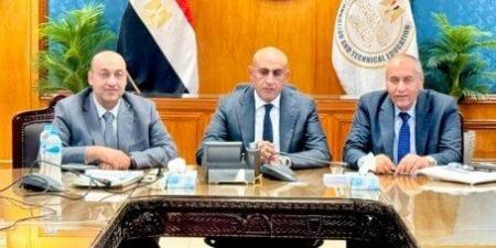 بالبلدي: الثانوية
      العامة
      2025..
      «عبد
      اللطيف»
      يوجه
      بتكثيف
      الاستعدادات
      لامتحانات
      الخميس