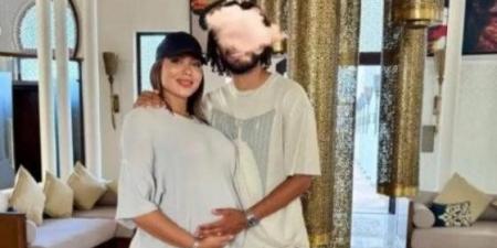 بالبلدي: زوجة
      محمد
      النني
      تكسر
      صمتها:
      “شتيمتكم
      خلتني
      أتحجب”!
      –
      القاهرة
      تايمز