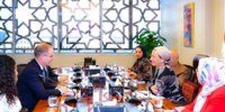 بالبلدي: وزيرة
      البيئة
      تبحث
      مع
      السفير
      البريطاني
      بالقاهرة
      سبل
      التعاون
      المشترك
