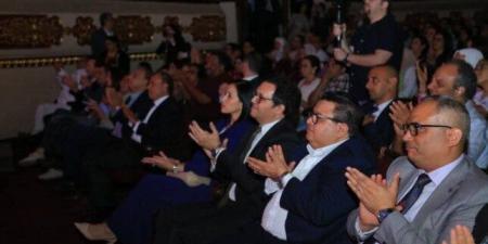 بالبلدي : وزير
      الثقافة
      يشهد
      افتتاح
      العرض
      المسرحي
      "الملك
      لير"