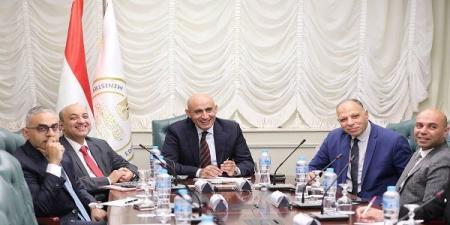 بالبلدي: وزير
      التربية
      والتعليم
      يتخذ
      إجراءات
      وترتيبات
      هامة
      لآخر
      أيام
      امتحانات
      الثانوية
      العامة
      2025