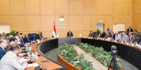 بالبلدي : وزير
      الإسكان
      يعقد
      اجتماعه
      الدوري
      لمتابعة
      المشروعات
      السكنية
      بعددٍ
      من
      المدن
      والمحافظات
