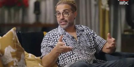 أحمد
فهمي:
السوشيال
ميديا
خربت
حياتنا
وحوّلتنا
لعبيد
للشاشة
السوداء