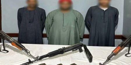 بالبلدي : بعد
فوز
مرشحهم
بعضوية
مجلس
النواب..
القبض
على
أنصار
برلماني
بتهمة
إطلاق
أعيرة
نارية
بقنا