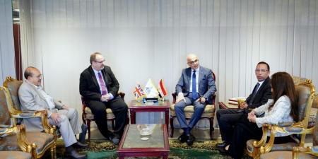 بالبلدي: رئيس
جامعة
عين
شمس
يستقبل
وفد
مجمّع
الجامعات
الكندية
وجامعة
انجليا
راسكن
البريطانية