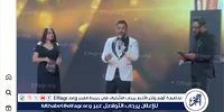 بالبلدي: إيوان
يتوّج
في
تونس
بجائزة
فخرية
كبرى
ويُشعل
المهرجان
برسالة
محبة
للشعب
التونسي