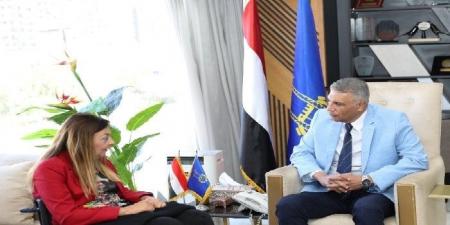 بالبلدي: محافظ
أسوان
يستقبل
المشرف
العام
على
المجلس
القومى
للأشخاص
ذوى
الإعاقة